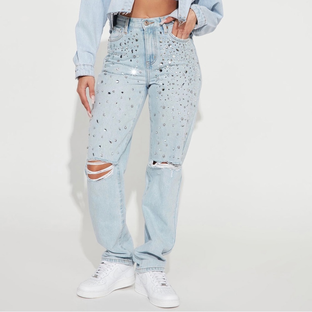 💎UNIQUE💎Jewel Bling Razzle Dazzle Embellished Straight Leg Light Wash Jeans.